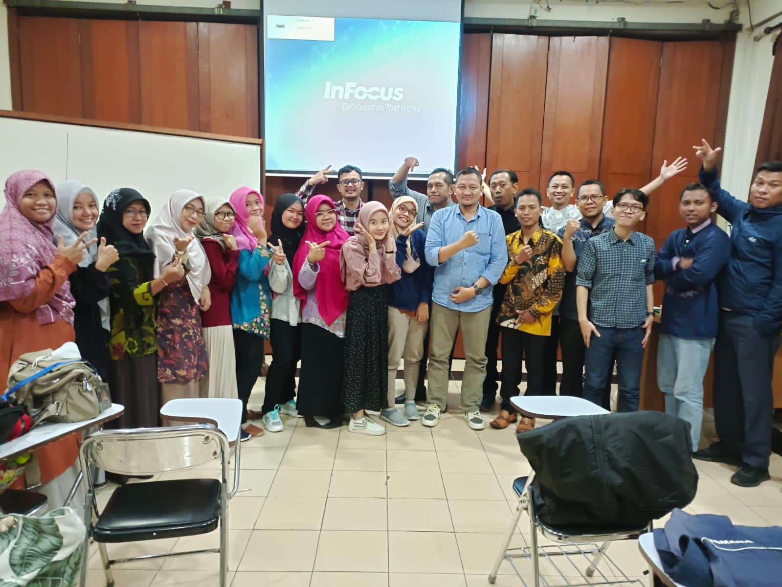 Khobari, Alumni Berprestasi Yang Terus Berkarya di Berbagai Bidang. Khobari, Alumni Berprestasi Yang Terus Berkarya di Berbagai Bidang.